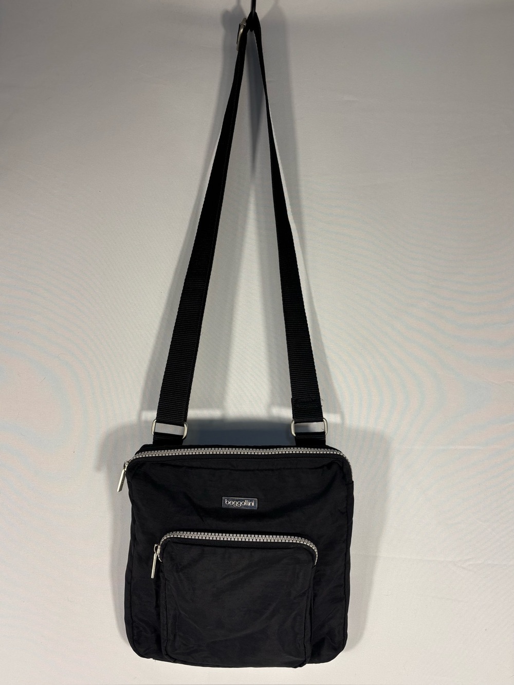 Baggallini Black Nylon Crossbody Travel Bag Organizer Purse Lightweight